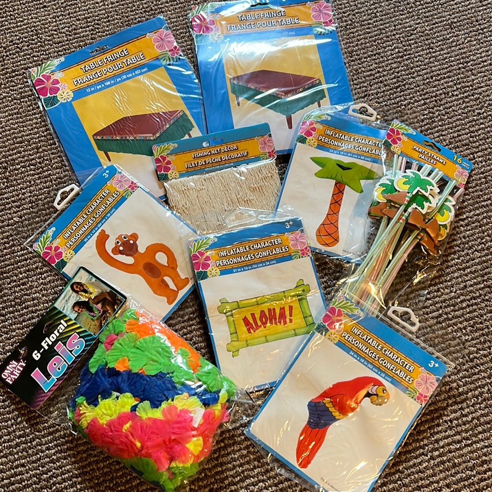 Hawaiian 🌺 themed Party Supplies - 9 pieces all New in package